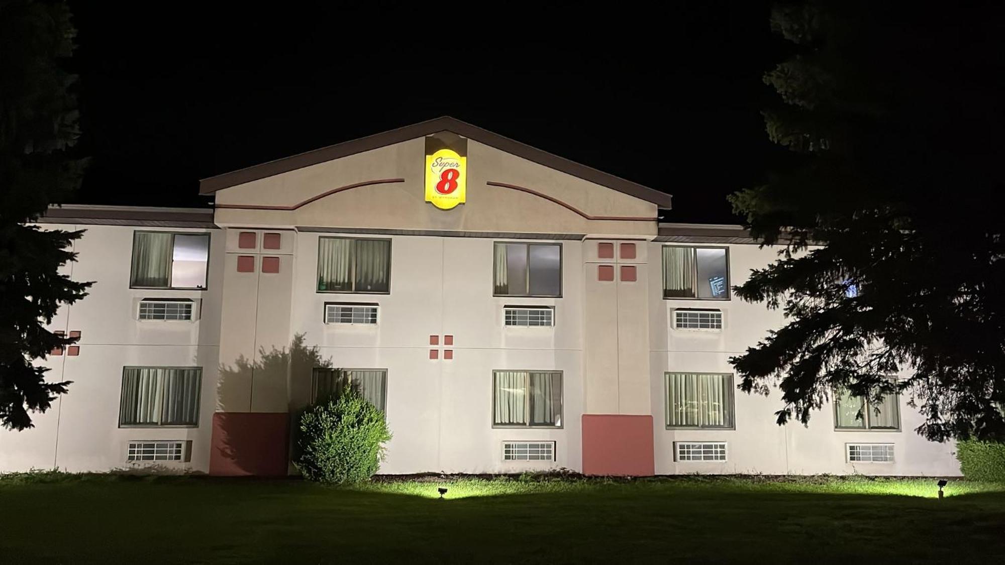 Super 8 By Wyndham Ithaca Hotel Екстериор снимка