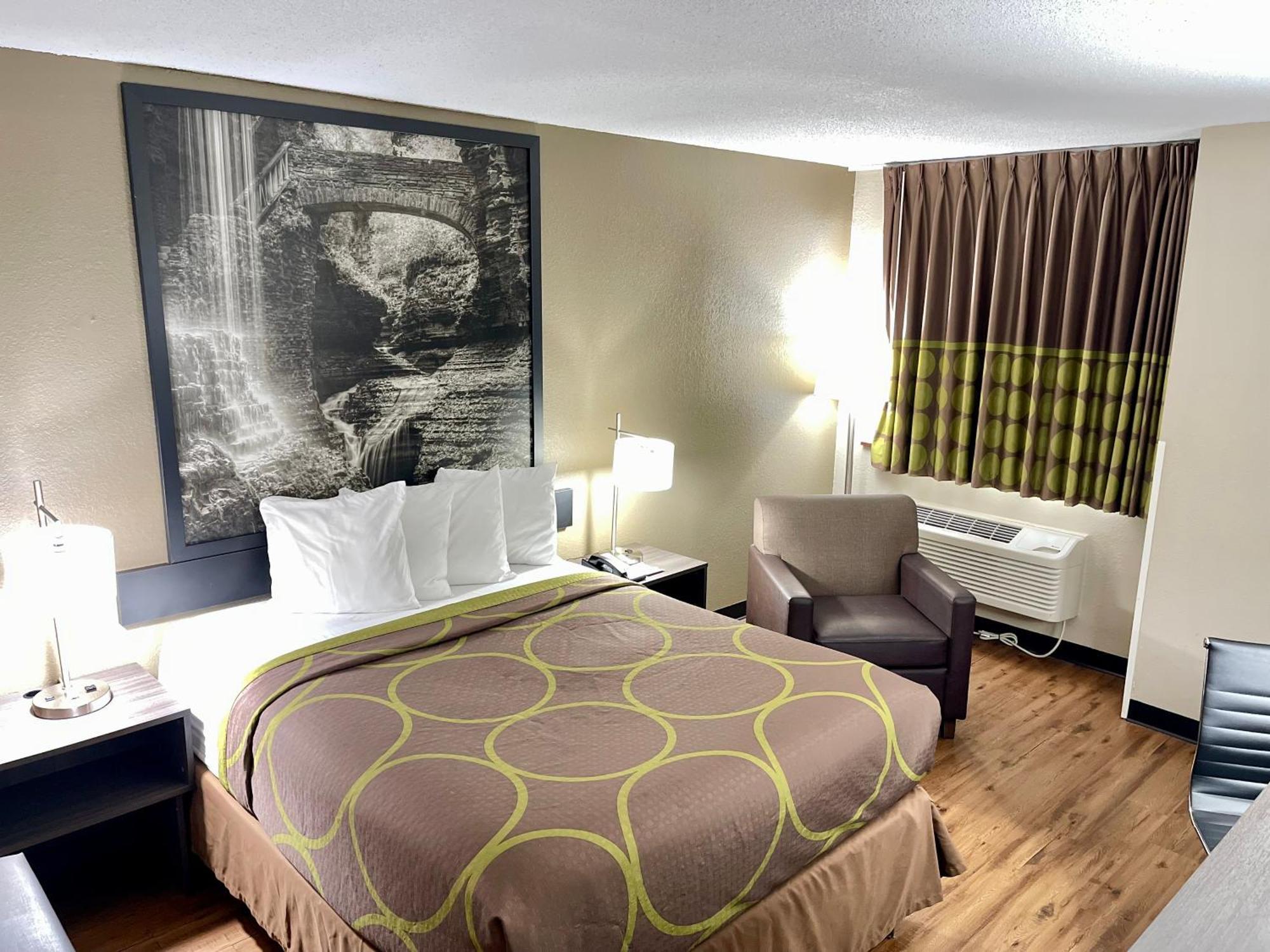 Super 8 By Wyndham Ithaca Hotel Екстериор снимка