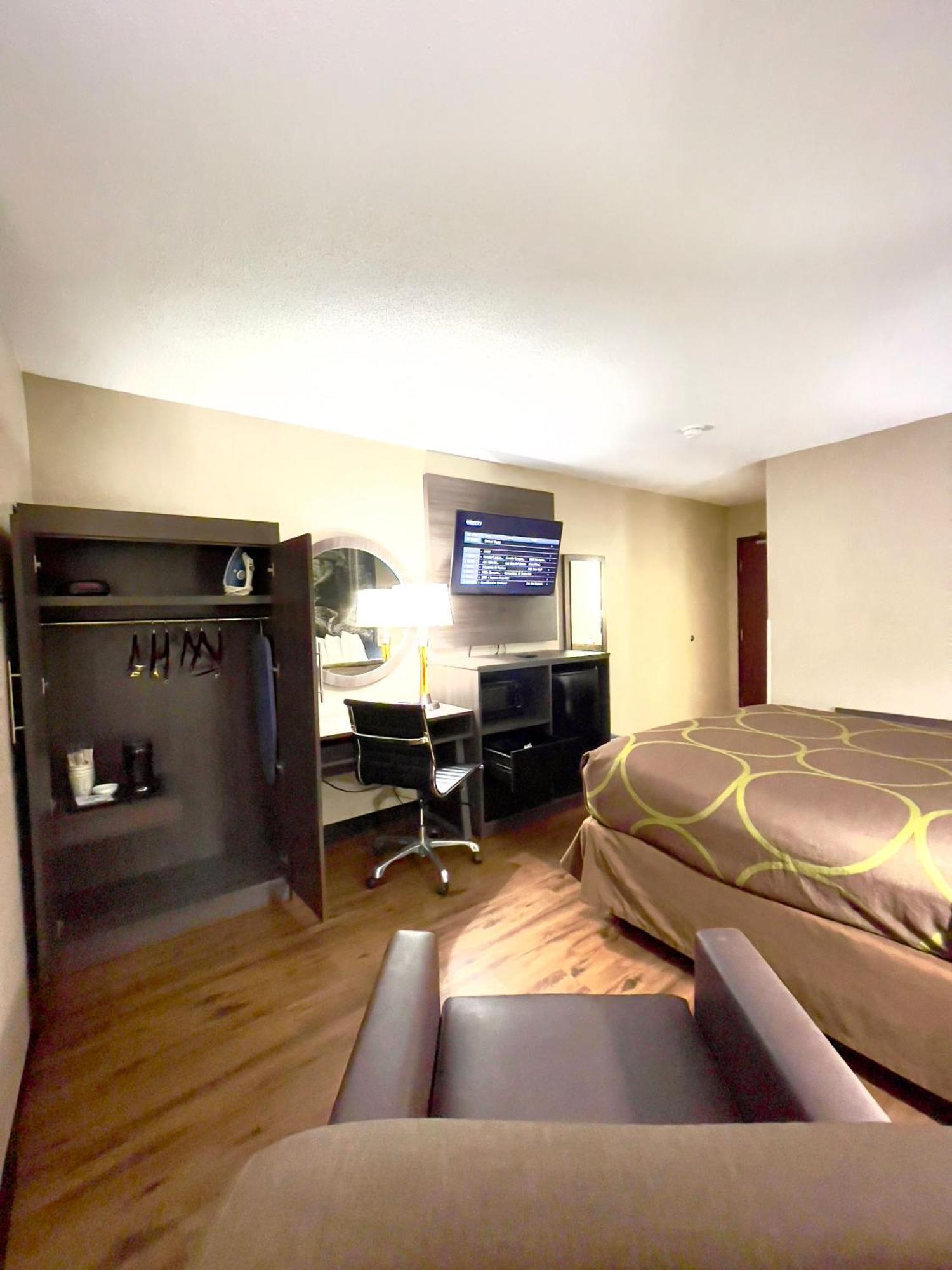Super 8 By Wyndham Ithaca Hotel Екстериор снимка