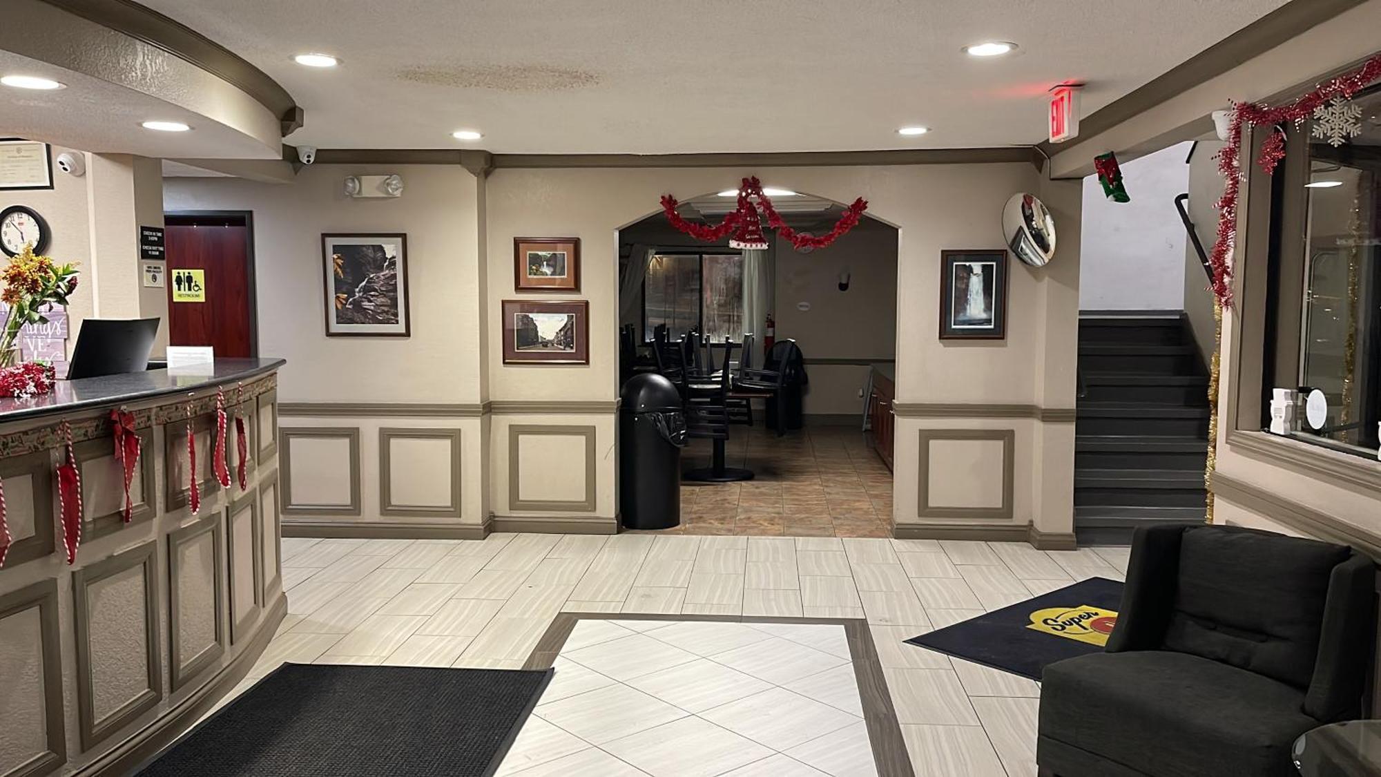 Super 8 By Wyndham Ithaca Hotel Екстериор снимка