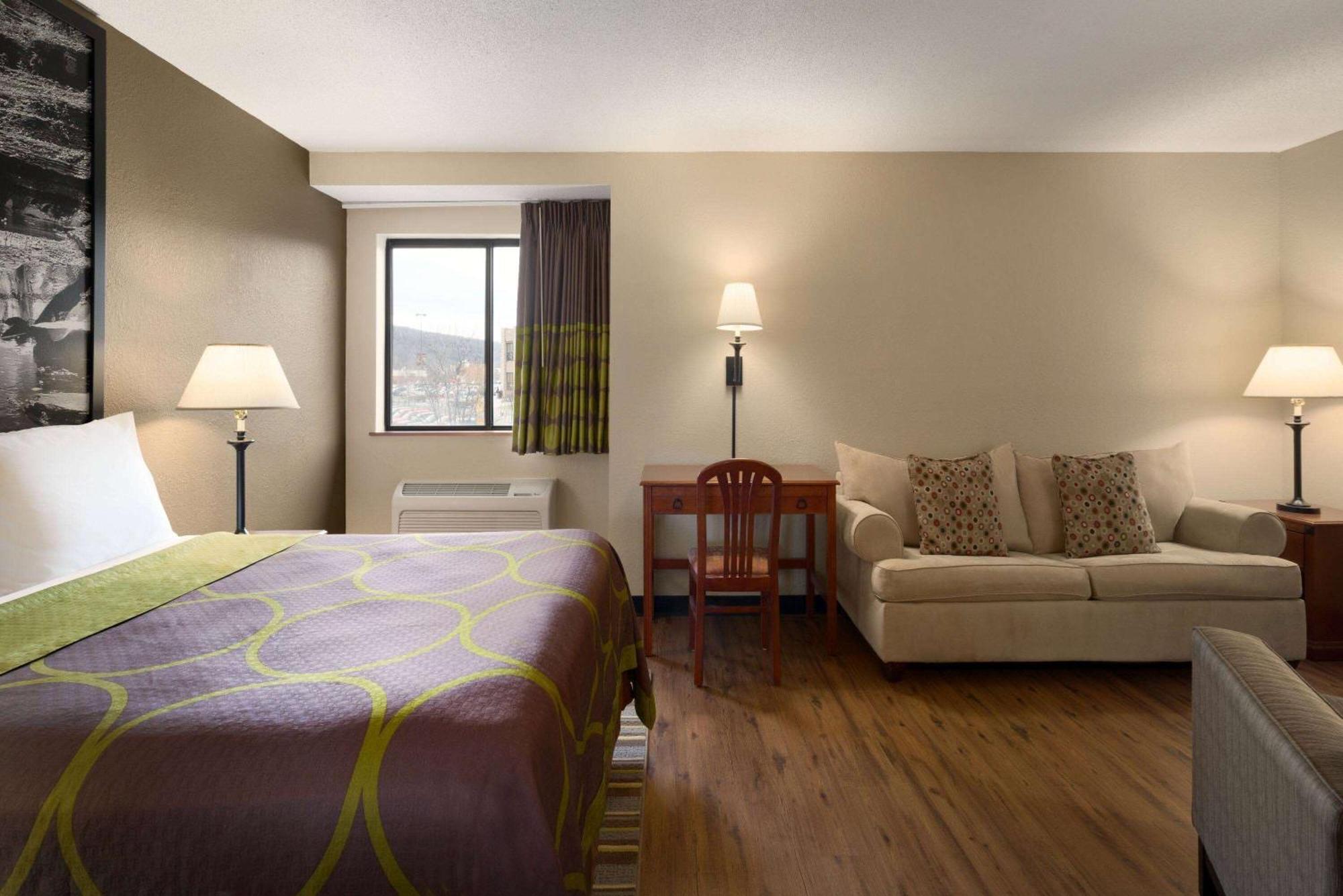Super 8 By Wyndham Ithaca Hotel Екстериор снимка
