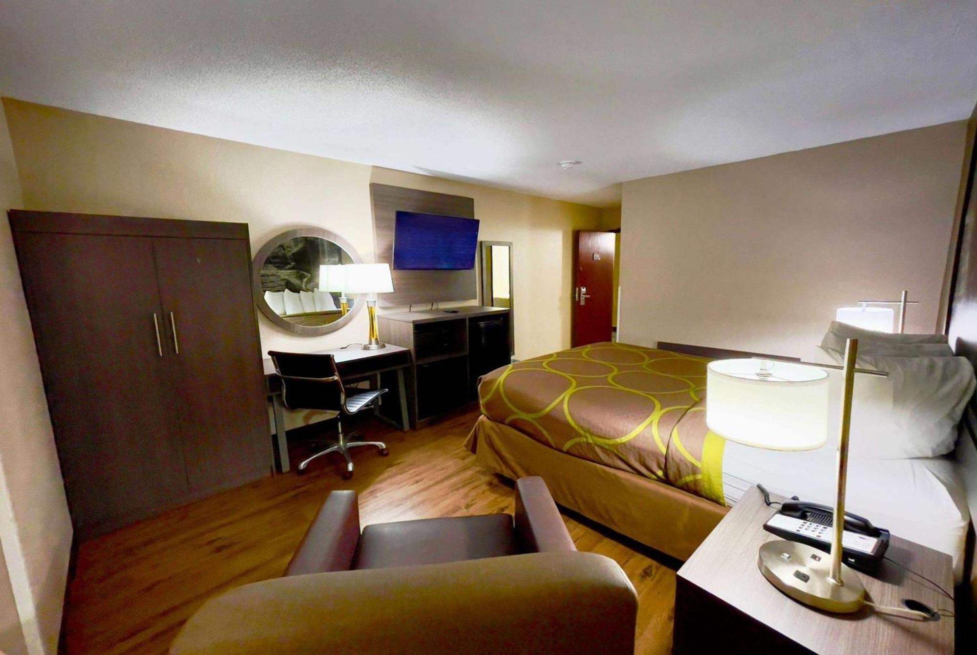 Super 8 By Wyndham Ithaca Hotel Екстериор снимка