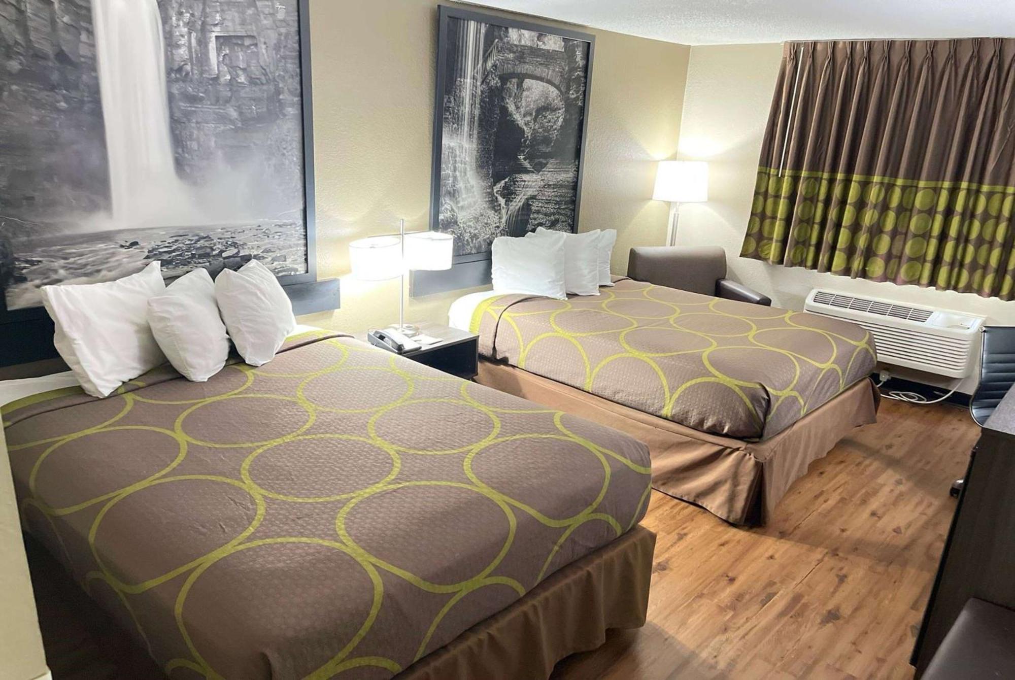 Super 8 By Wyndham Ithaca Hotel Екстериор снимка