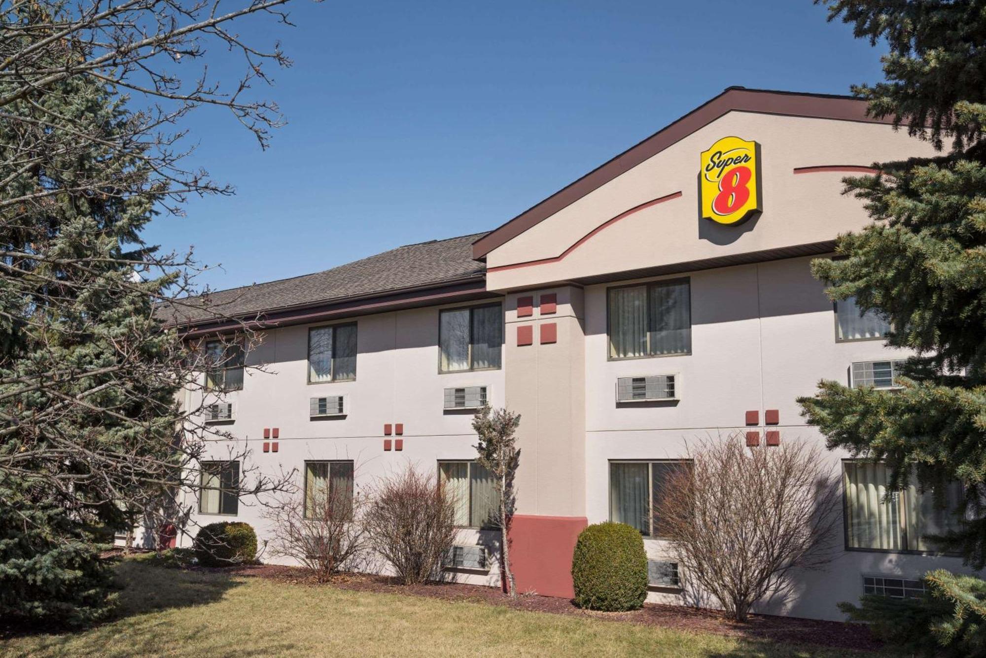 Super 8 By Wyndham Ithaca Hotel Екстериор снимка