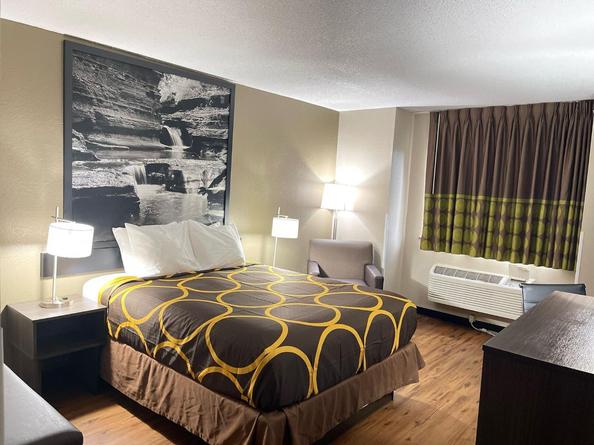 Super 8 By Wyndham Ithaca Hotel Екстериор снимка