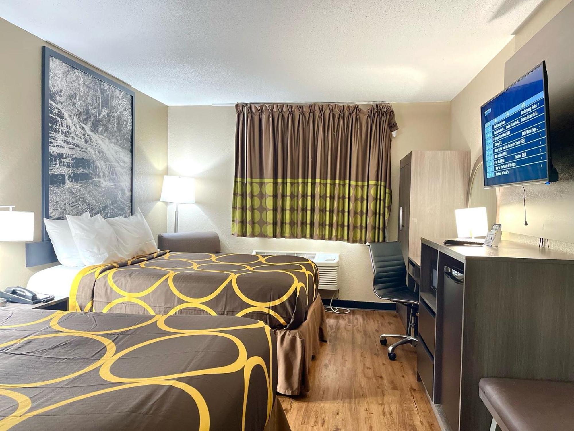 Super 8 By Wyndham Ithaca Hotel Екстериор снимка