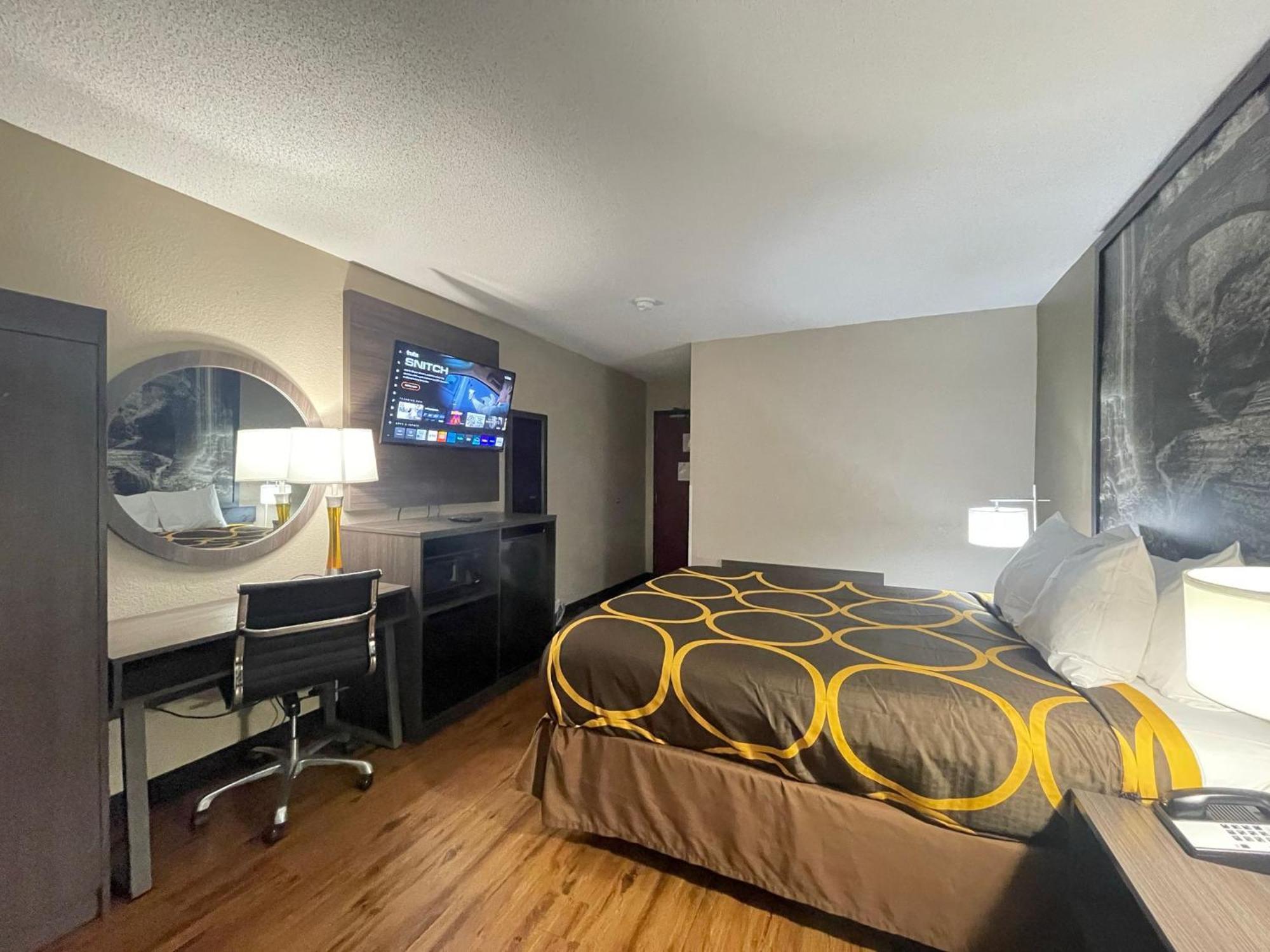Super 8 By Wyndham Ithaca Hotel Екстериор снимка