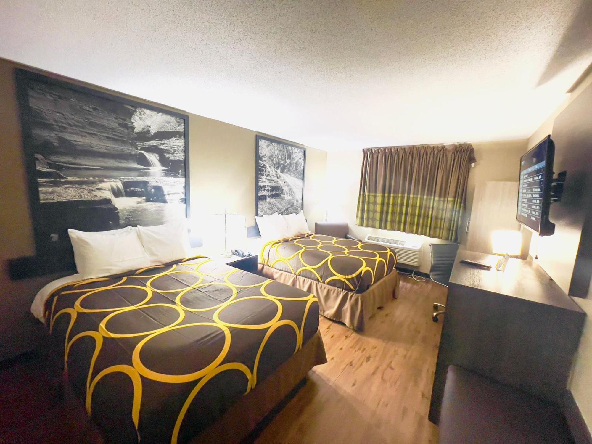 Super 8 By Wyndham Ithaca Hotel Екстериор снимка