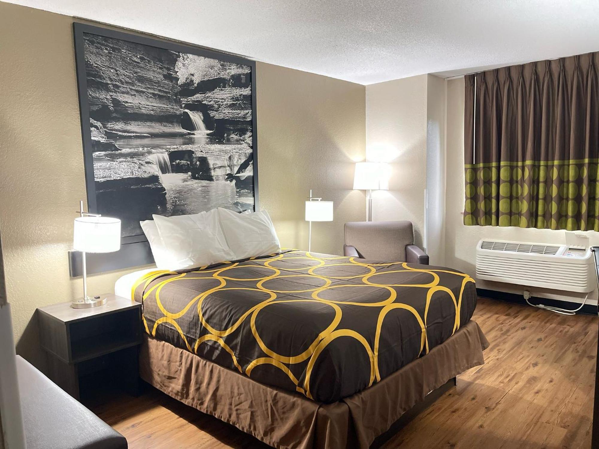 Super 8 By Wyndham Ithaca Hotel Екстериор снимка