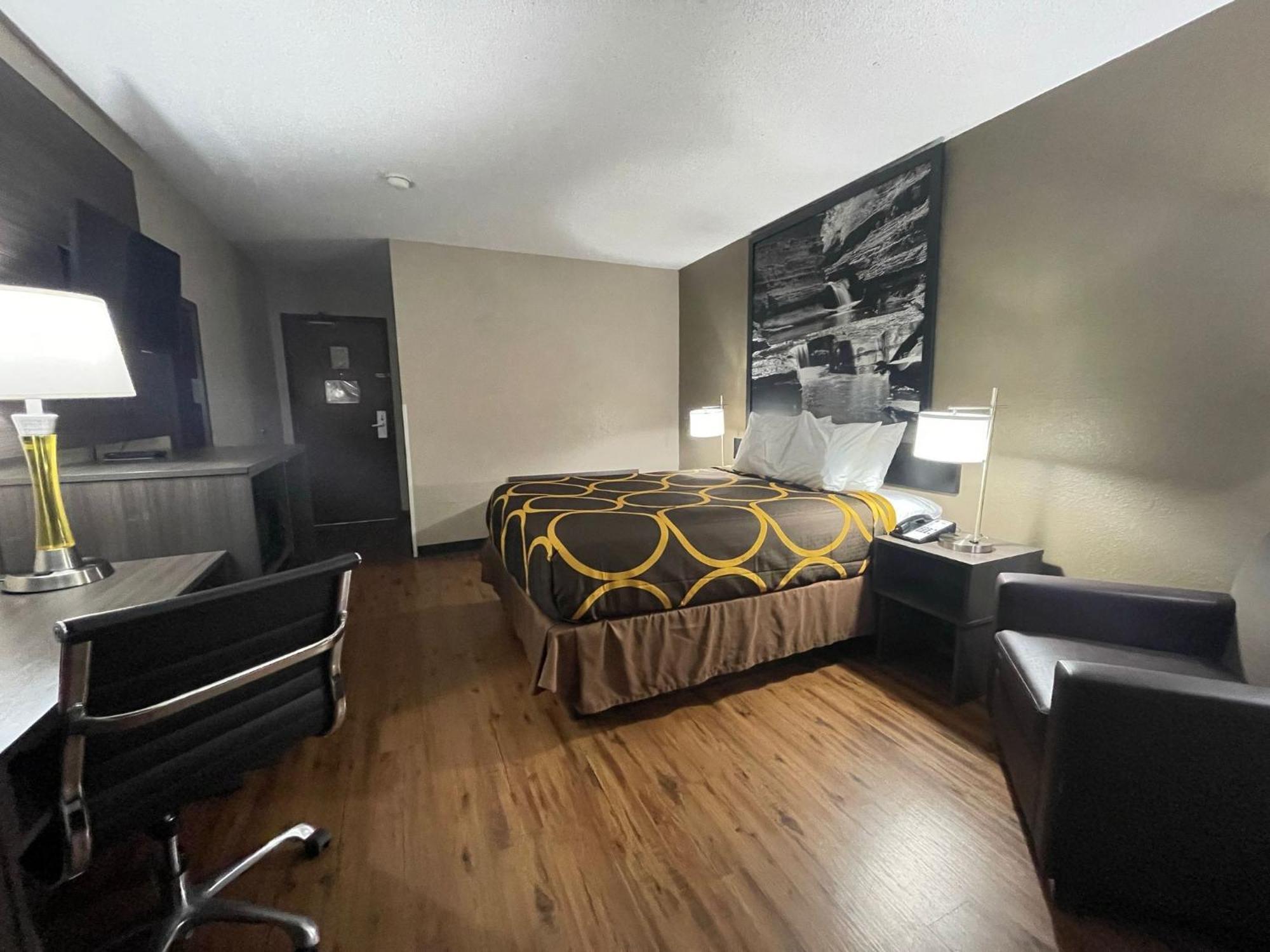 Super 8 By Wyndham Ithaca Hotel Екстериор снимка