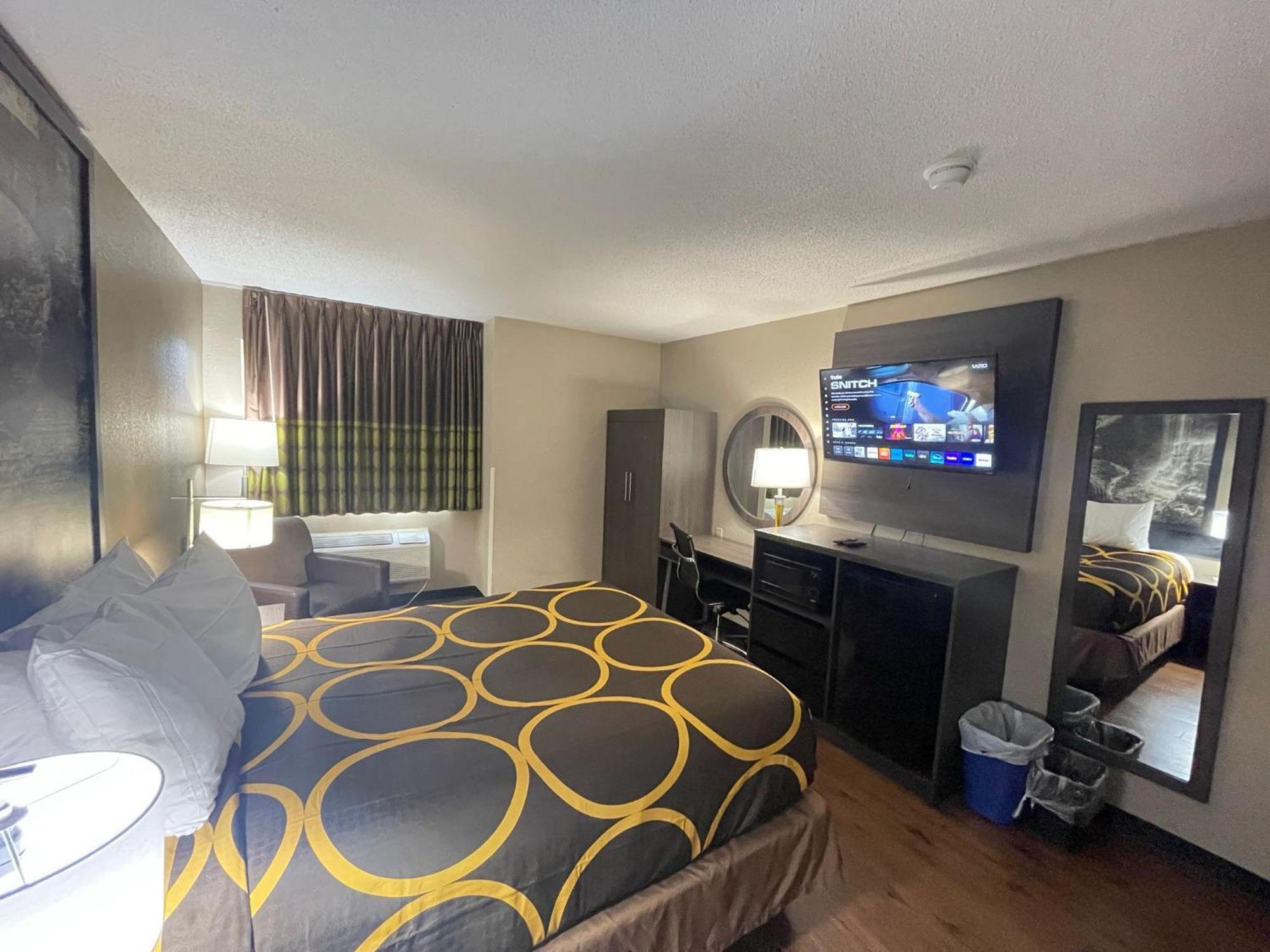 Super 8 By Wyndham Ithaca Hotel Екстериор снимка