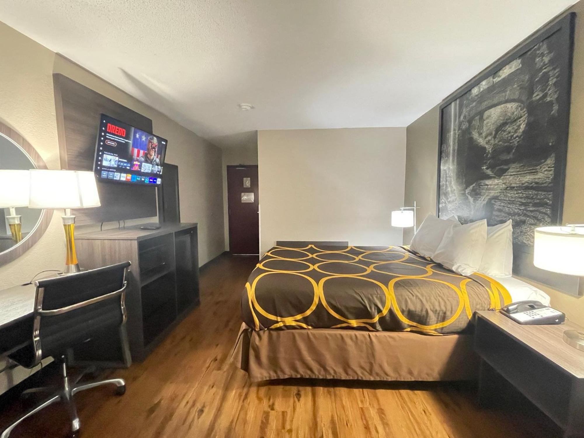 Super 8 By Wyndham Ithaca Hotel Екстериор снимка