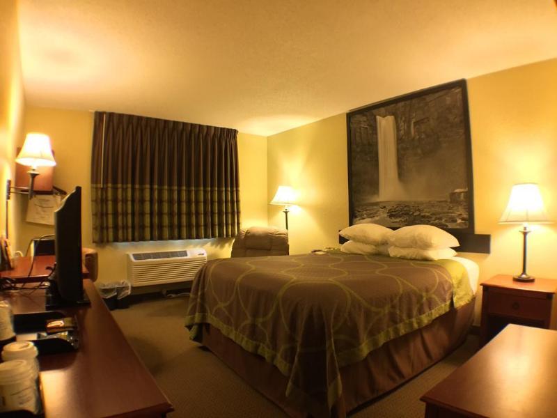 Super 8 By Wyndham Ithaca Hotel Екстериор снимка