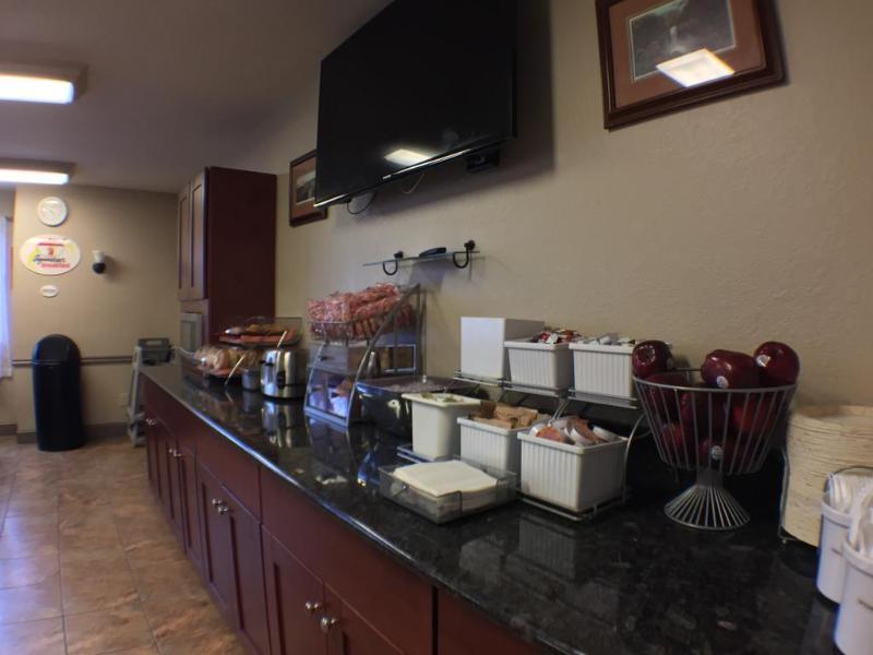 Super 8 By Wyndham Ithaca Hotel Екстериор снимка