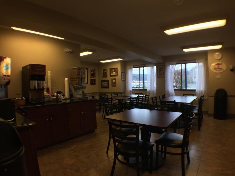 Super 8 By Wyndham Ithaca Hotel Екстериор снимка
