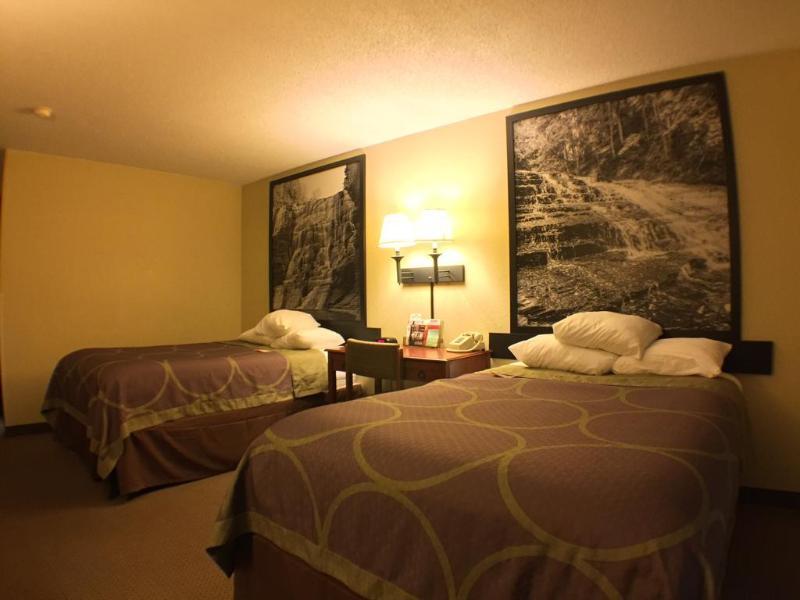 Super 8 By Wyndham Ithaca Hotel Екстериор снимка